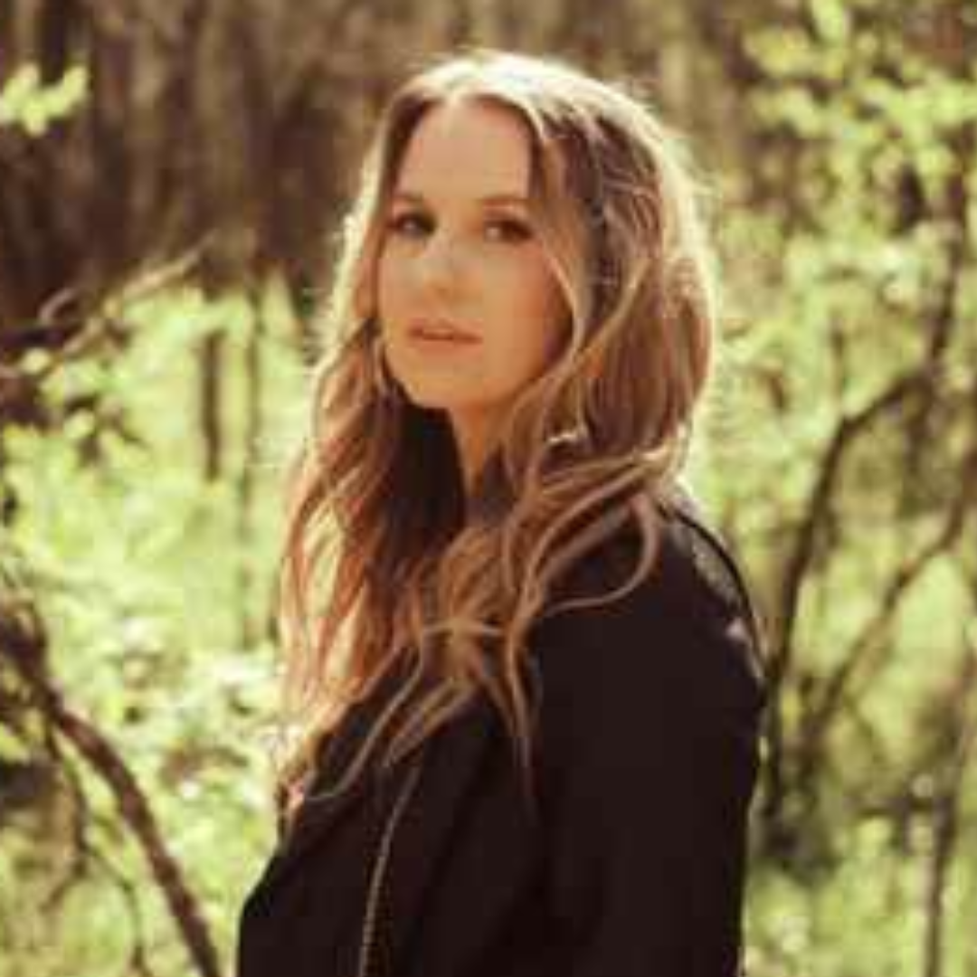 <em>HELENA MARTINEZ F.</em>